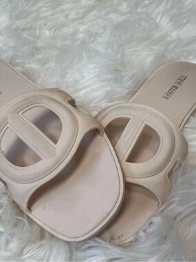 Steve Madden Cream Color Cutout Slide Sandals. Pre-Owned. Size 9